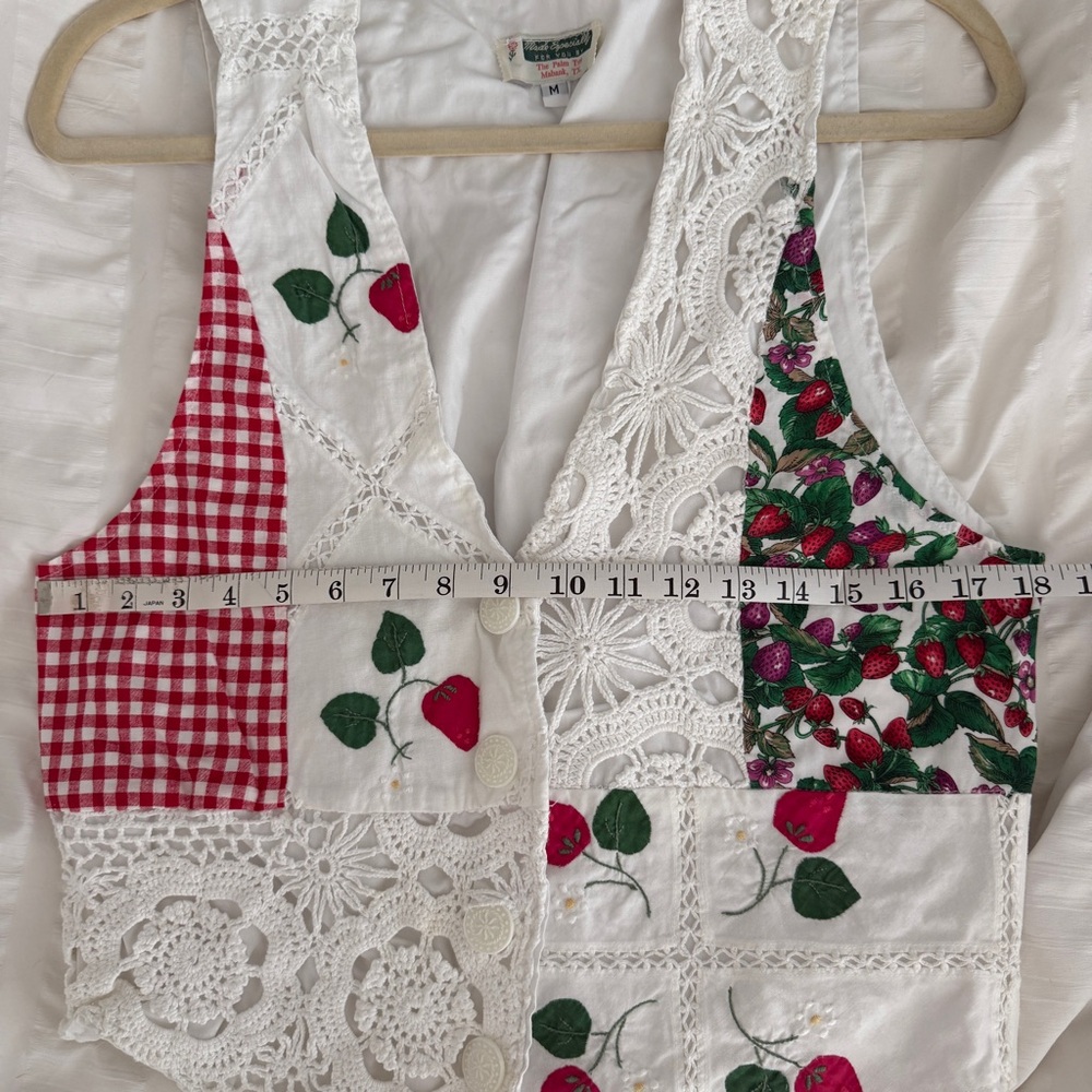 VINTAGE Patchwork Vest White V Neck Strawberry Red Green Floral Gingham Size M - Picture 8 of 8